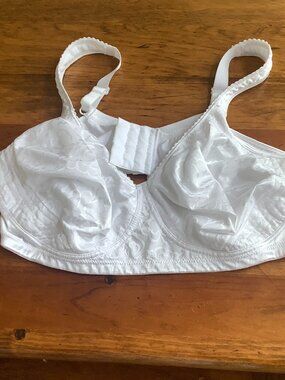 Play tex Bra 46C White NWOT